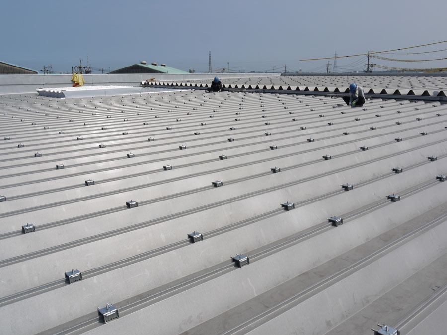 産業用太陽光発電システム３３．８６kw設置工事開始！